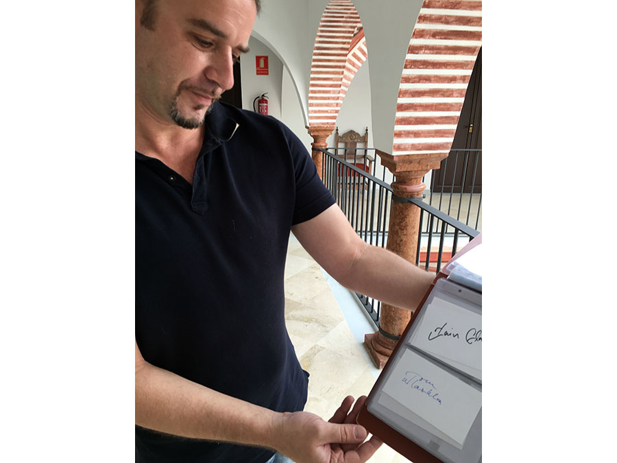 Jesus mit dem Autogramm von Tom Wlaschiha_crop