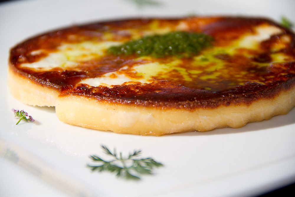 Queso Asado con Mojo verde